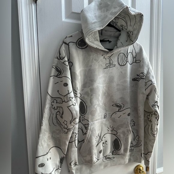Peanuts Men's SIZE Small Snoopy in Camo Graphic Fleece Hoodie Sweatshirt NEW - Picture 2 of 9